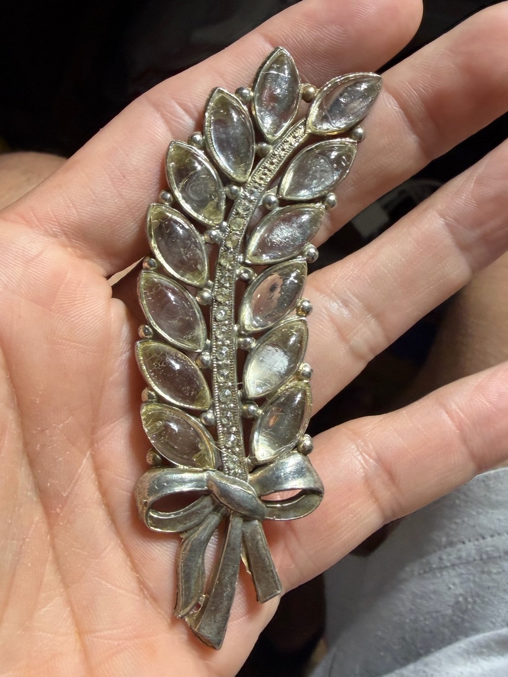 Vintage Silver Tone feathered leaf Rhinestones Brooch